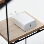 Bild von Netz-Ladegerät von Forcell mit USB-C Anschluss und USB-C Kabel in weiß